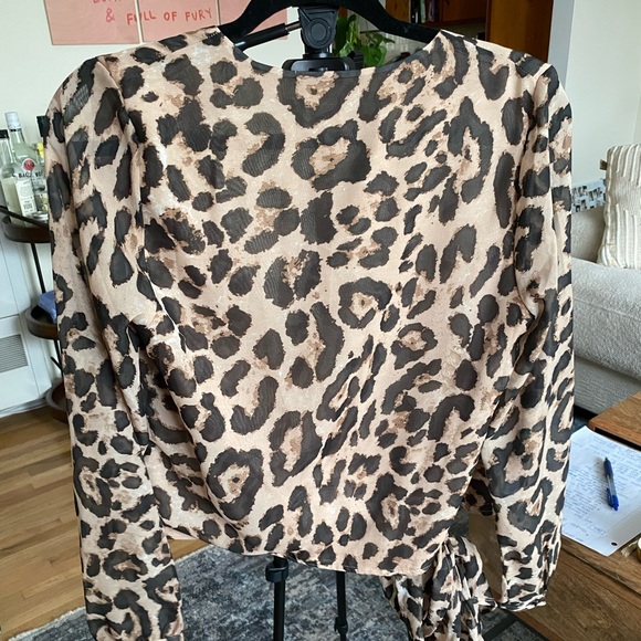 BNWOT superdown Gemini Wrap Top - Leopard - Picture 3 of 3